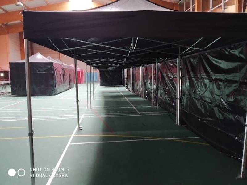 location tente noire  pour stand